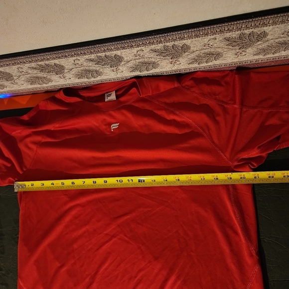 Fabletics Mens The O2 Tee Short Sleeve Heated Red Size L NWT - Picture 7 of 8